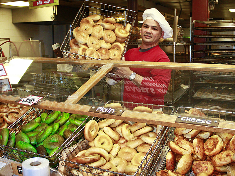Rafael with Bagels_800x600